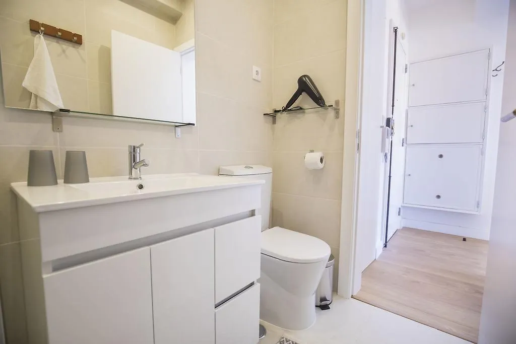 Lovelystay - Light & Comfy Flat Lisbona
